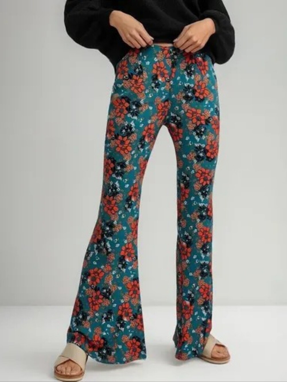 PRICE FIRM 🍓 Free People Floral Flare Pants